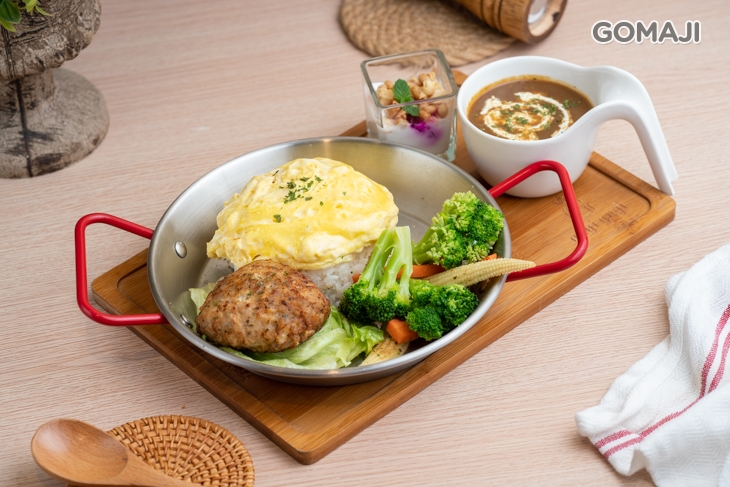 美式手打漢堡排黑咖哩飯