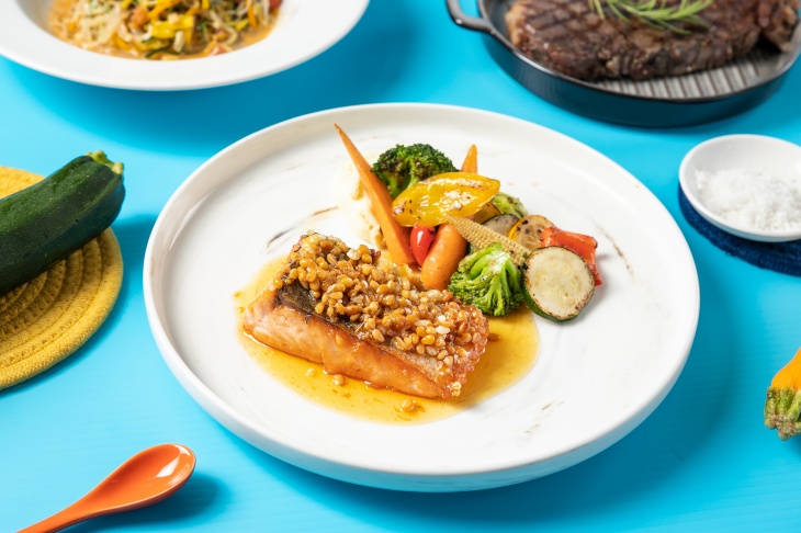 薑汁松子蜜鮭魚