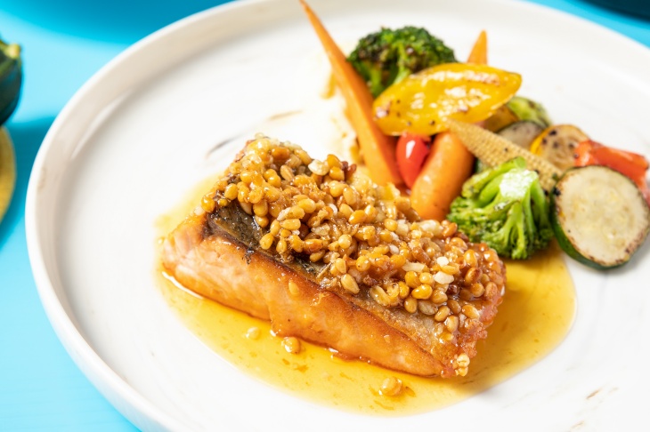 薑汁松子蜜鮭魚