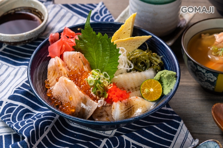 炙燒鮭比丼
