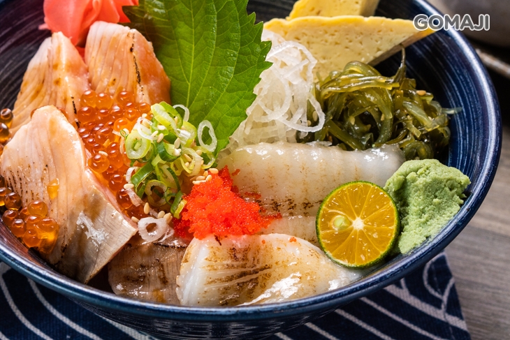 炙燒鮭比丼