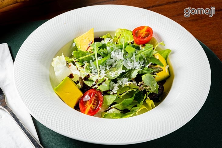 芝麻葉酪梨黑醋沙拉