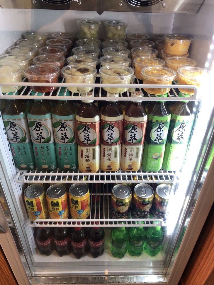 店內飲料機