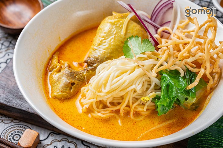紅咖哩雞腿麵 