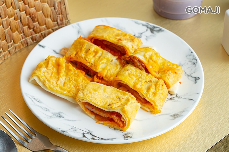 韓式泡菜辣豬蛋捲餅、芋香珍奶