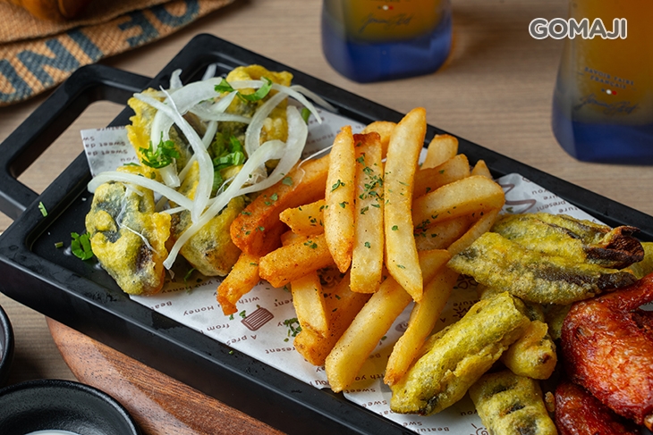 雞翅四隻/炸剝皮辣椒四條/炸皮蛋一份/脆薯一份