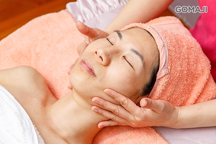 活膚提亮手技按摩