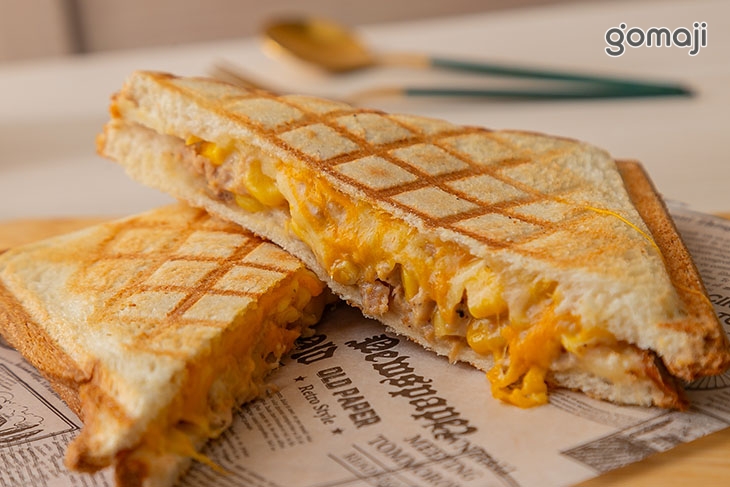 鮪魚玉米磚壓吐司