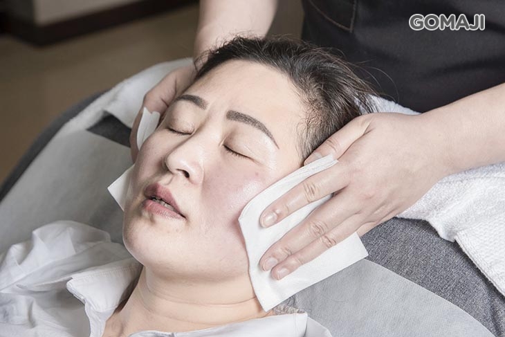 熱毛巾擦拭眼耳熱敷