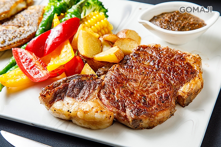 雙拼海陸主餐(嫩煎加洲金目鱸魚佐辣味番茄醬&碳烤頂級牛排)