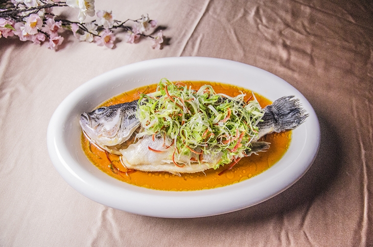 清蒸活山泉鱸魚