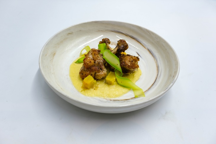 嫩煎小翅腿佐鳳梨奶油醬