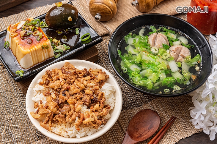 滷肉飯配小菜配湯超讚套餐