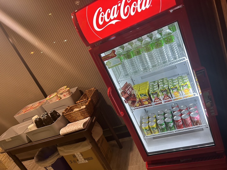  飲料及泡麵自助吧