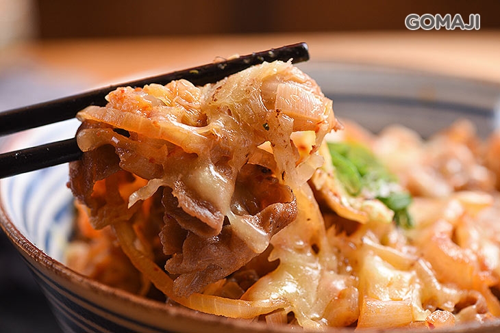 泡菜炒豬肉起司蓋飯