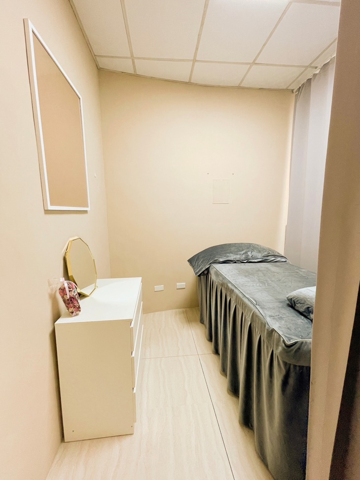 Elly艾莉美妍/臉部護理/眉睫設計/撥筋按摩