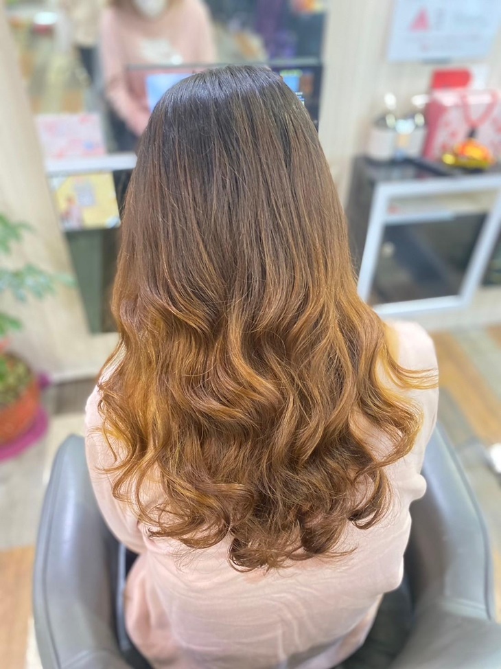 B.日系染髮~襯膚好氣色!質感染護造型專案(不限髮長)