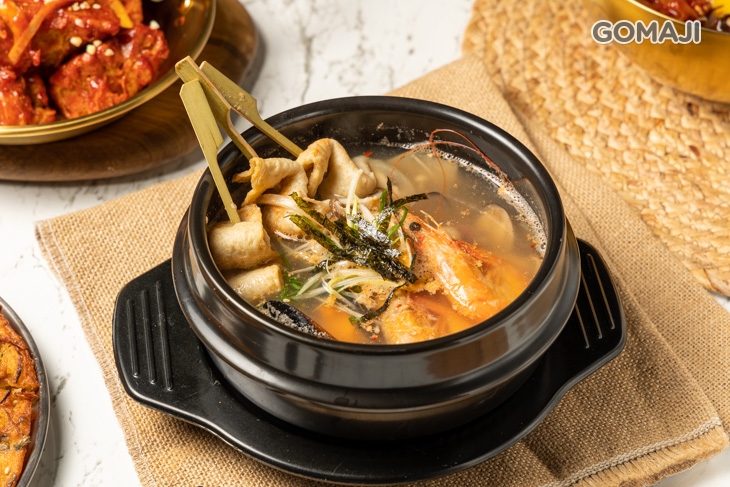 海鮮魚板串年糕湯