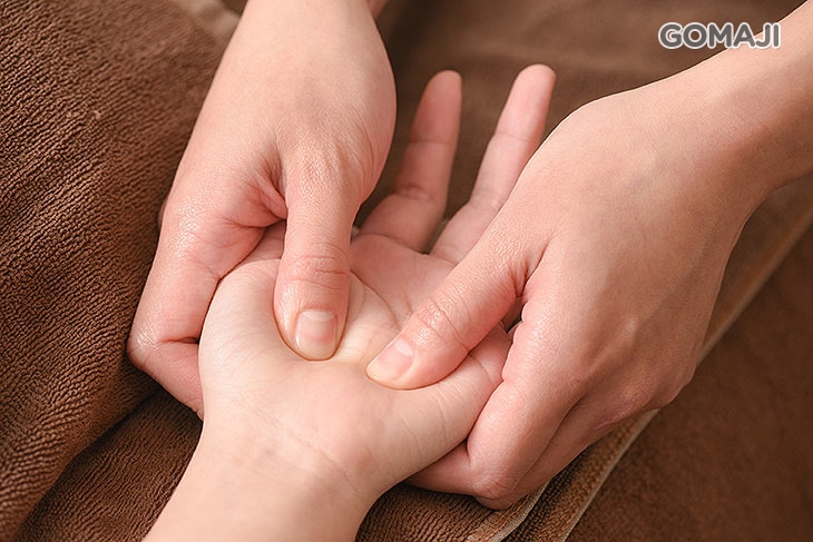 戀香玫瑰絲絨精油搭配手技全身SPA(含全背+肩+頸+背+腰+臀+大腿+小腿)