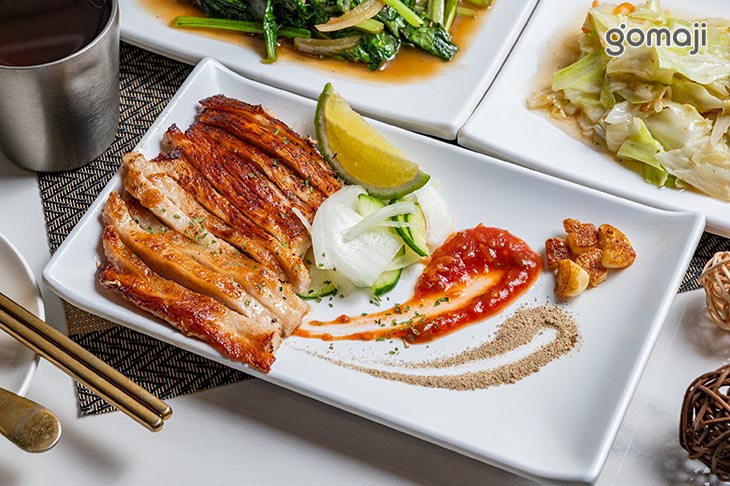 西班牙霜降松阪豬排(附高麗菜、在地季節蔬菜)套餐均送蒸蛋一份