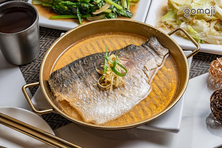 清蒸台灣鱸魚(附高麗菜、在地季節蔬菜)套餐均送蒸蛋一份