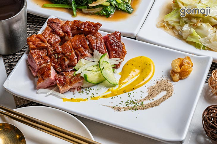 櫻桃鴨腿排(附高麗菜、在地季節蔬菜)套餐均送蒸蛋一份