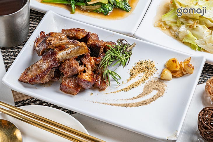 (限量)私廚醃製孜然羊肩排(附高麗菜、在地季節蔬菜)套餐均送蒸蛋一份
