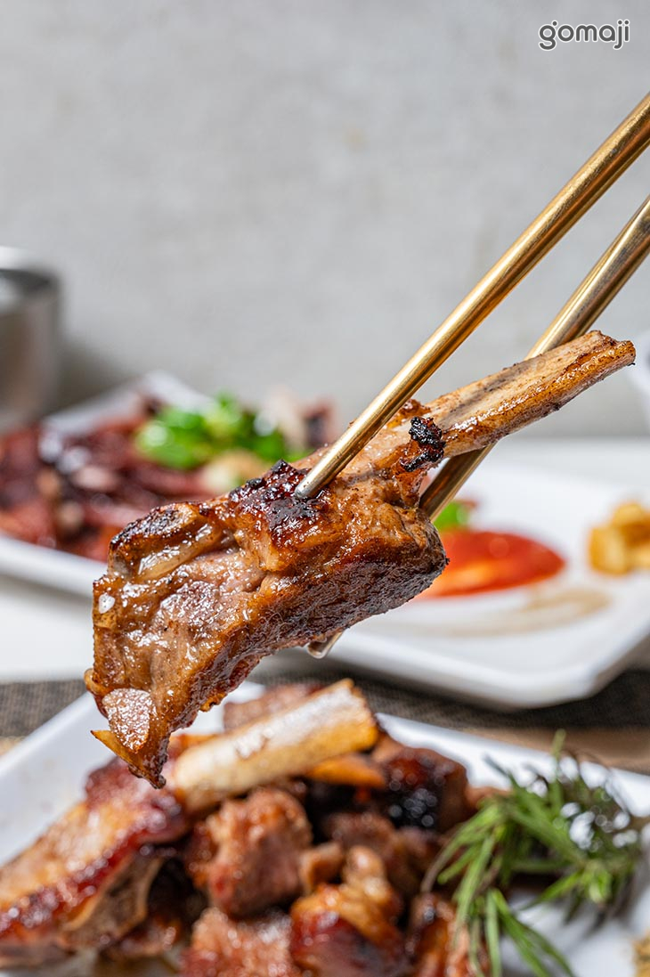 (限量)私廚醃製孜然羊肩排(附高麗菜、在地季節蔬菜)套餐均送蒸蛋一份