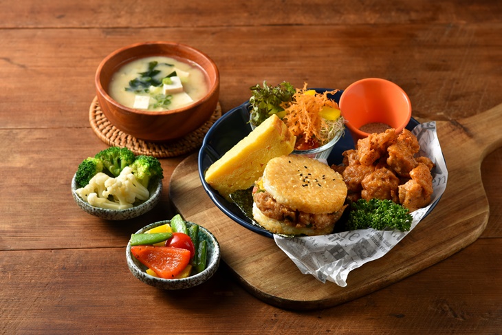 Sunny Queen陽光皇后義式餐廳 唐揚炸雞搭鯛魚漢堡