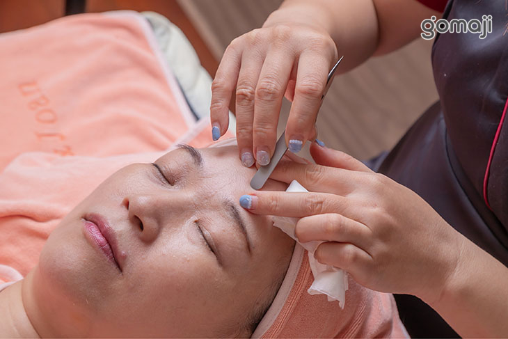 專業美容師粉刺痘痘技術淨化處理