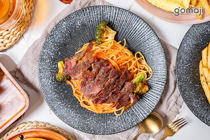 茄汁嫩煎牛排義大利麵