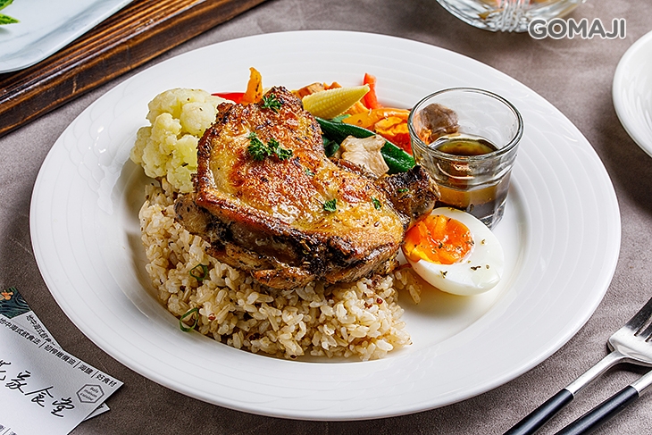 脆皮迷迭香料雞腿排