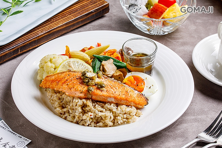 香料鮭魚佐白酒酸豆醬(藜麥糙米飯+溫沙拉+機能好蛋)