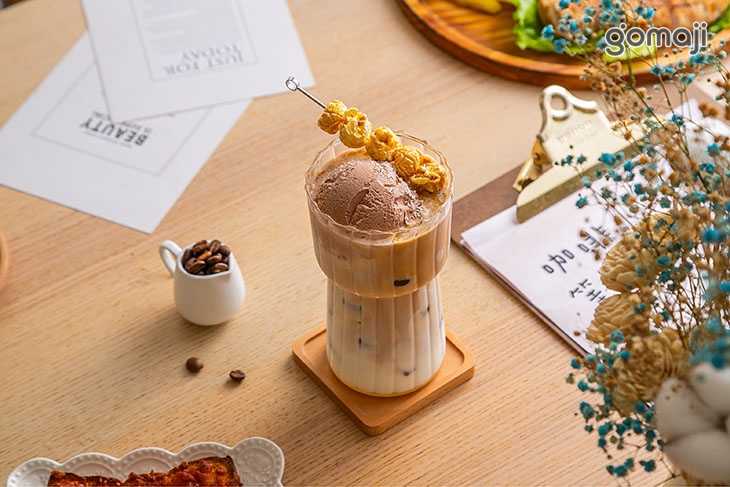 爆米花椰香漂浮冰咖啡