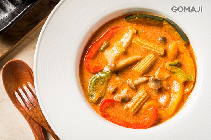 去骨雞腿排泰式紅咖哩（附白飯）