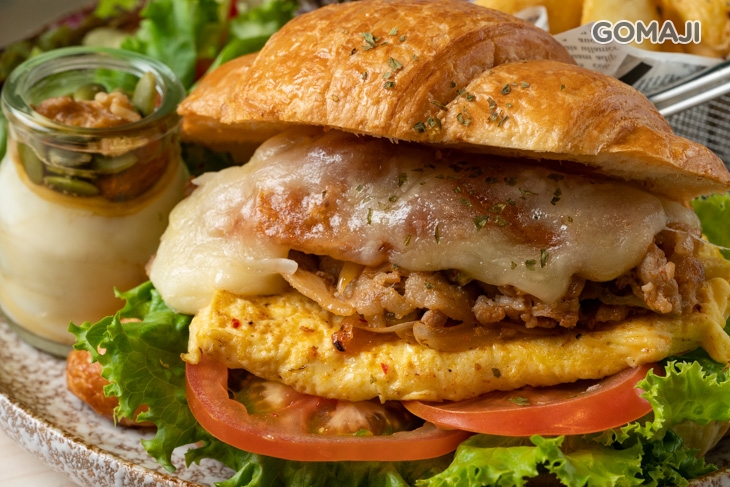 熔岩起司泡菜燒肉可頌堡