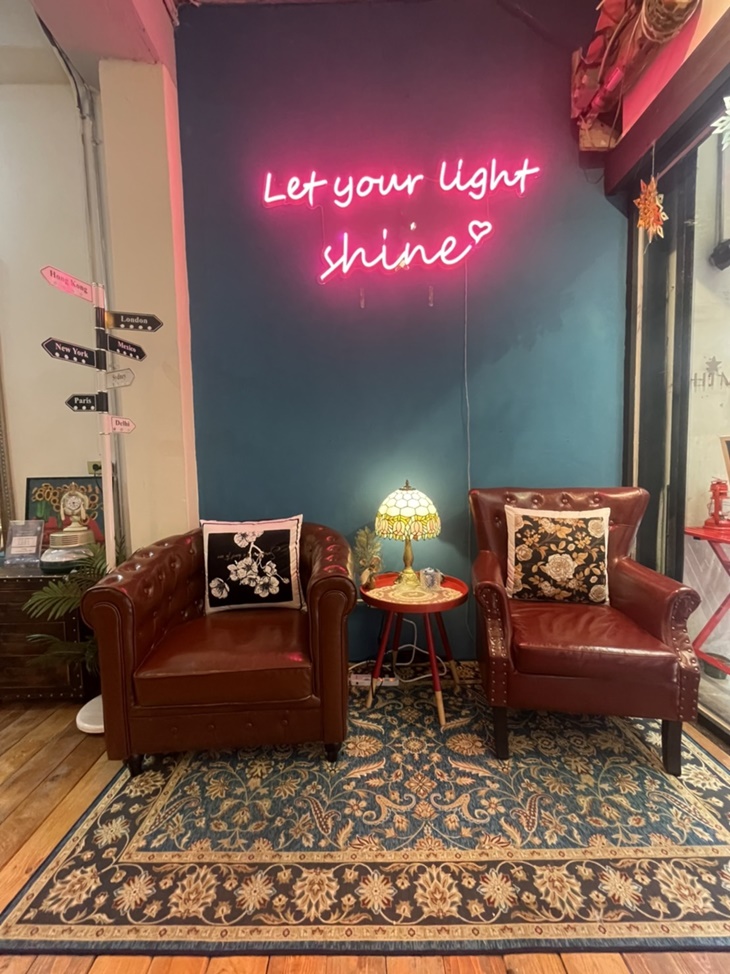 Shiny hair & Beauty salon