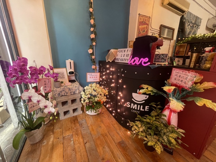 Shiny hair & Beauty salon