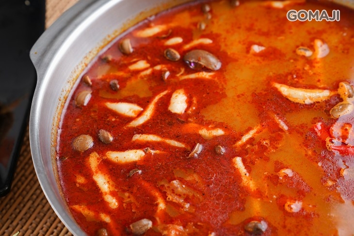 麻辣火鍋+五花牛+泡麵+鹹酥雞一份