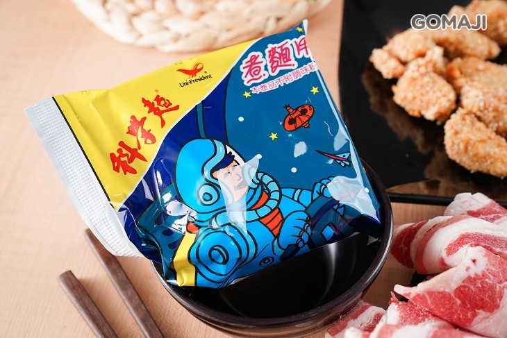 麻辣火鍋+五花牛+泡麵+鹹酥雞一份