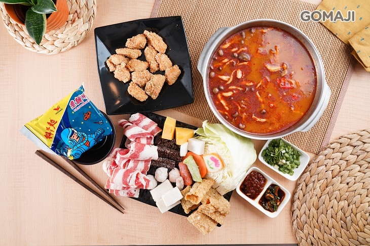 麻辣火鍋+五花牛+泡麵+鹹酥雞一份