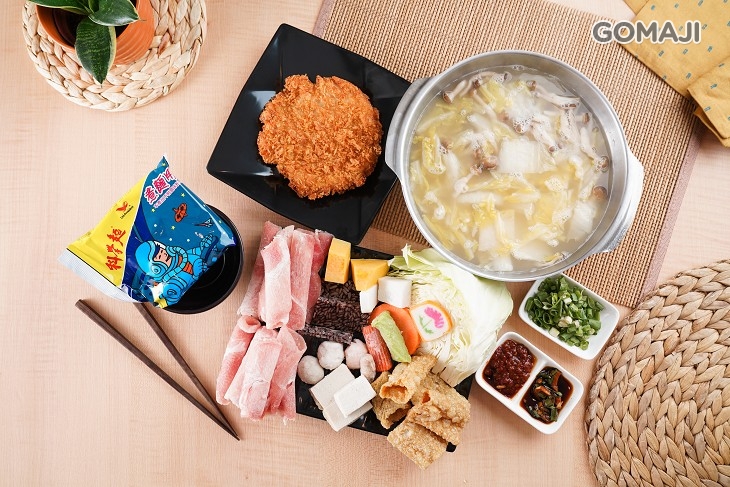 B.阿弟仔人氣鍋物 〈南瓜火鍋/泰式酸辣火鍋/酸菜火鍋 三選一 + 豬肉/牛肉/海鮮/五花牛 四選一 + 白飯/意麵/冬粉/泡麵/雞絲/烏龍 六選一 + 鹹酥雞/炸豬排 二選一〉