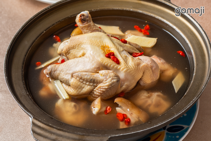 砂鍋佛手燉全雞