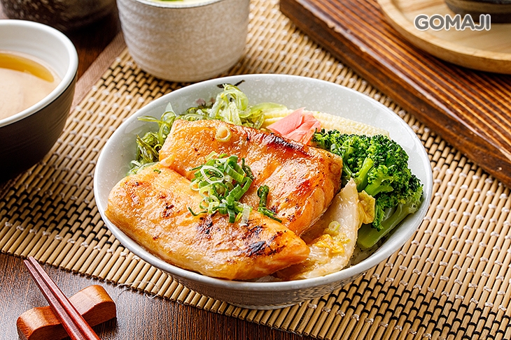 智利鮭魚肚條丼