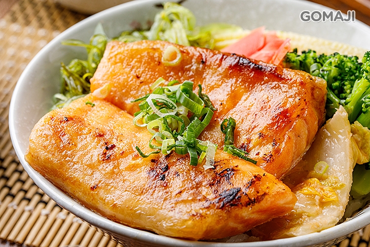 智利鮭魚肚條丼