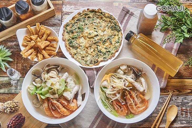 　B.超值雙人粥品套餐　 〈原味海鮮粥/絲瓜海鮮粥/味噌海鮮粥/泡菜海鮮粥 任選二 + 炸手工黑輪/炸花枝丸 二選一 + 九層塔炒蛋(小)/蔥花蛋(小) 二選一 + 養生黑木耳/冷泡茶 任選二(350ml/杯)〉