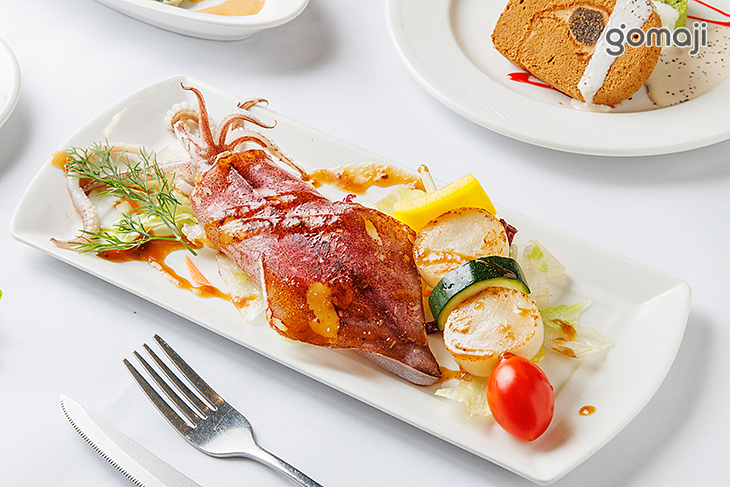 本港煎烤透抽一份+綜合干貝串一份