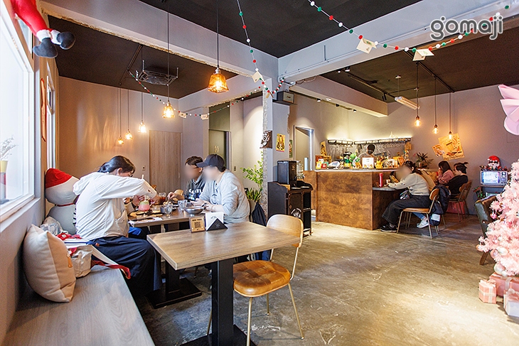 HERE THERE 這兒那兒餐酒館