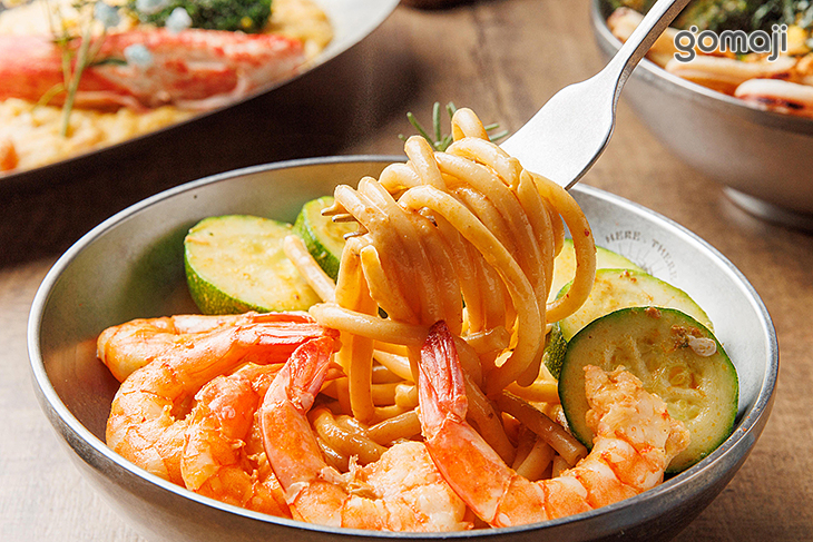 叻沙櫛瓜尬蝦蝦吸管麵