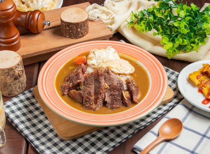 厚切板腱牛咖哩燴飯